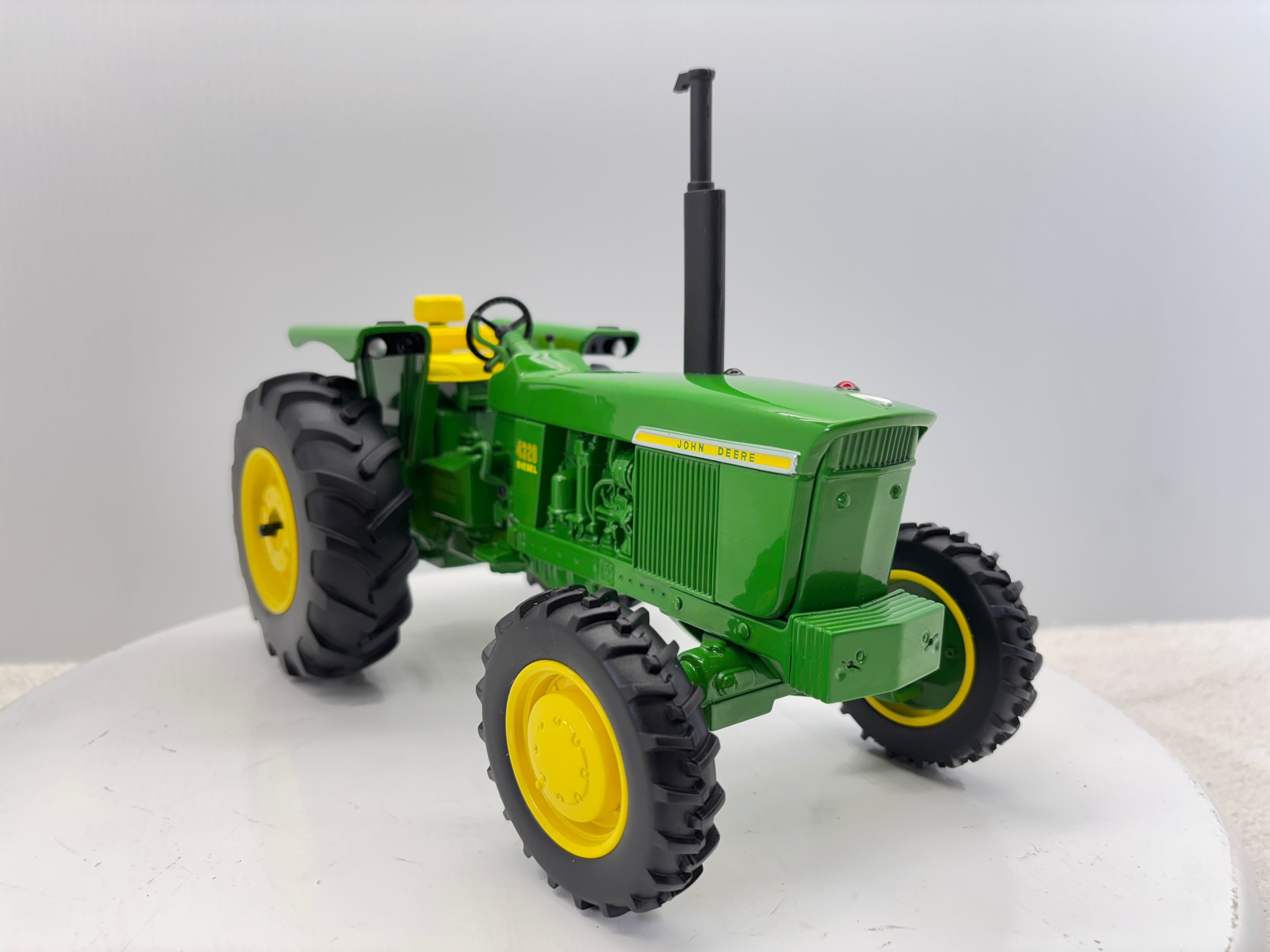 1/16 John Deere 4320 MFWD Prestige