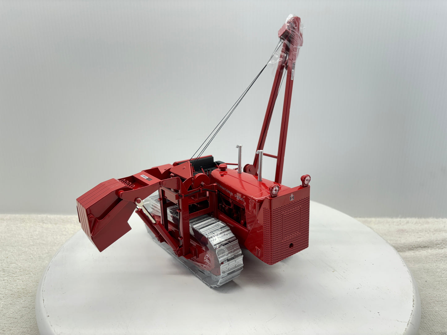 1/25 International TD-24 Pipe Layer