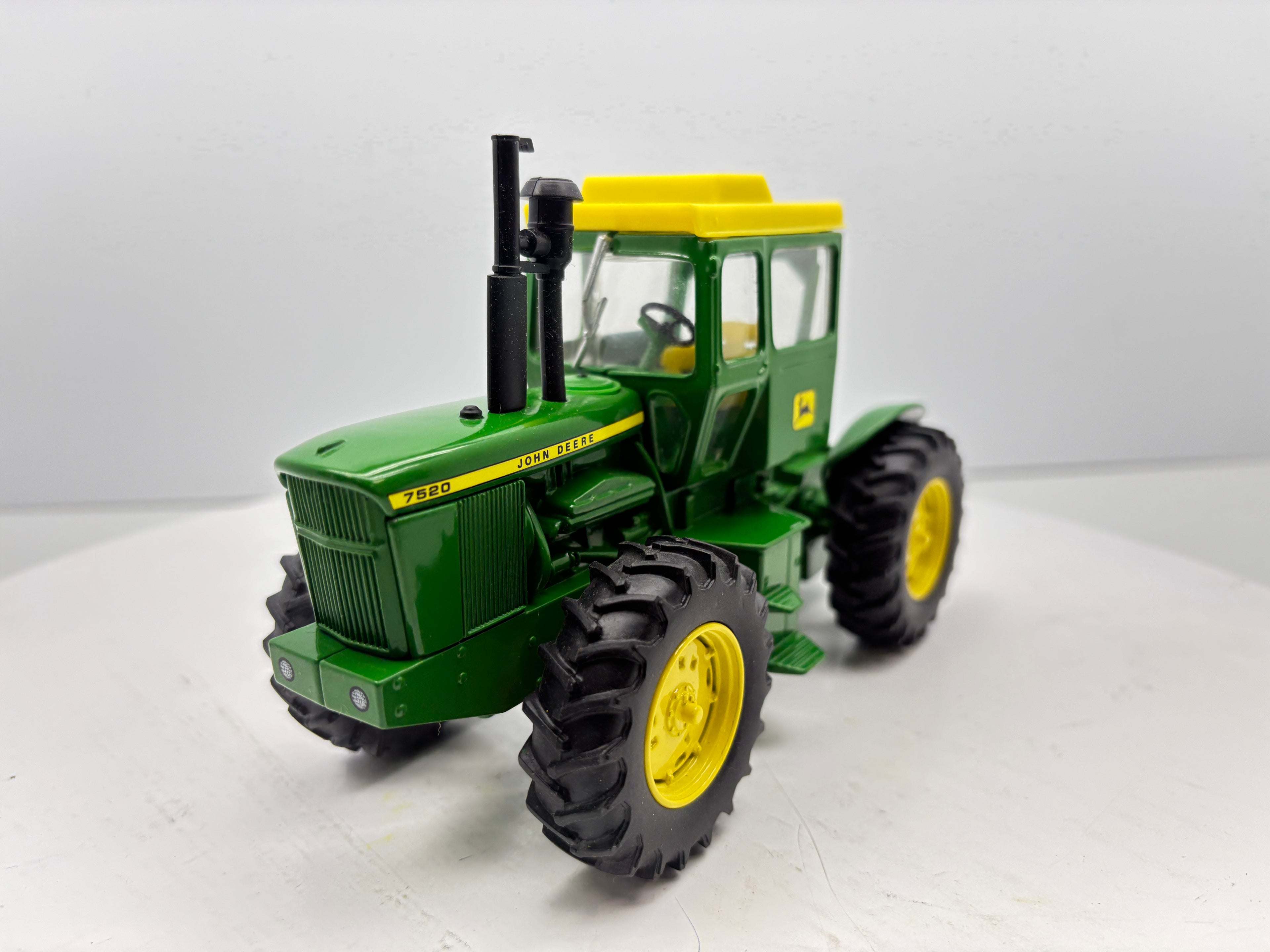 1/32 John Deere 7520