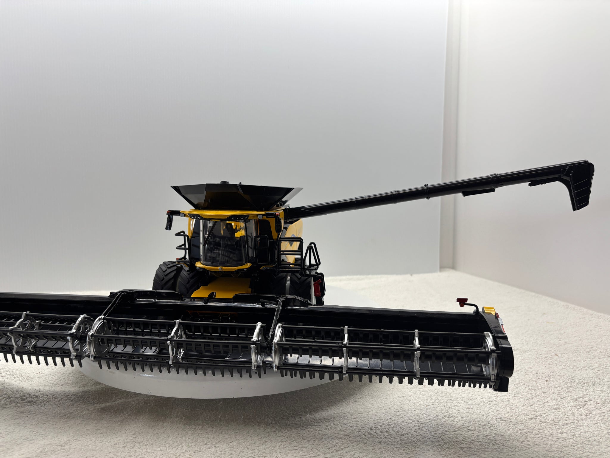 1/32 New Holland CR11 Duals