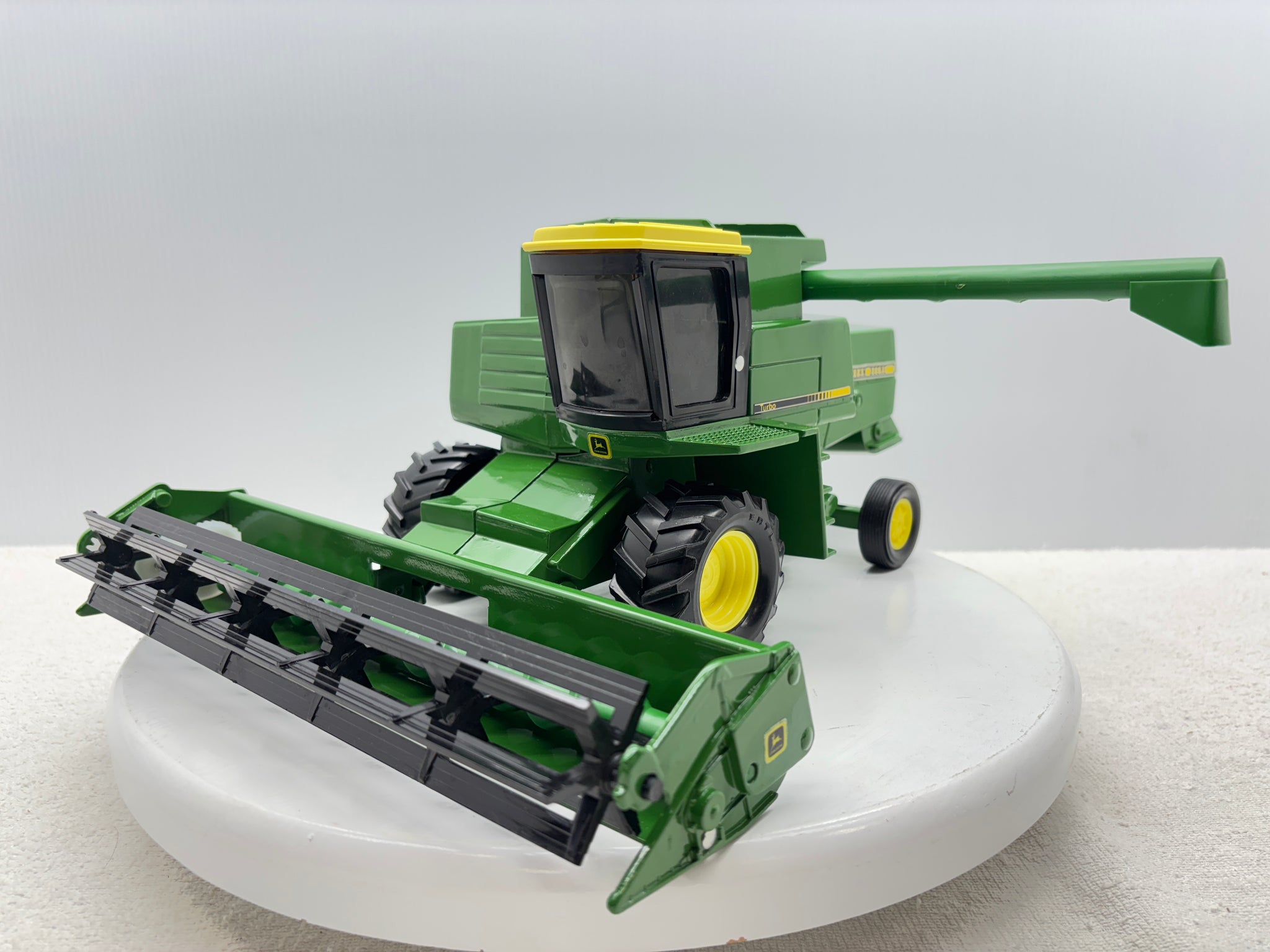 1/28 John Deere Titan