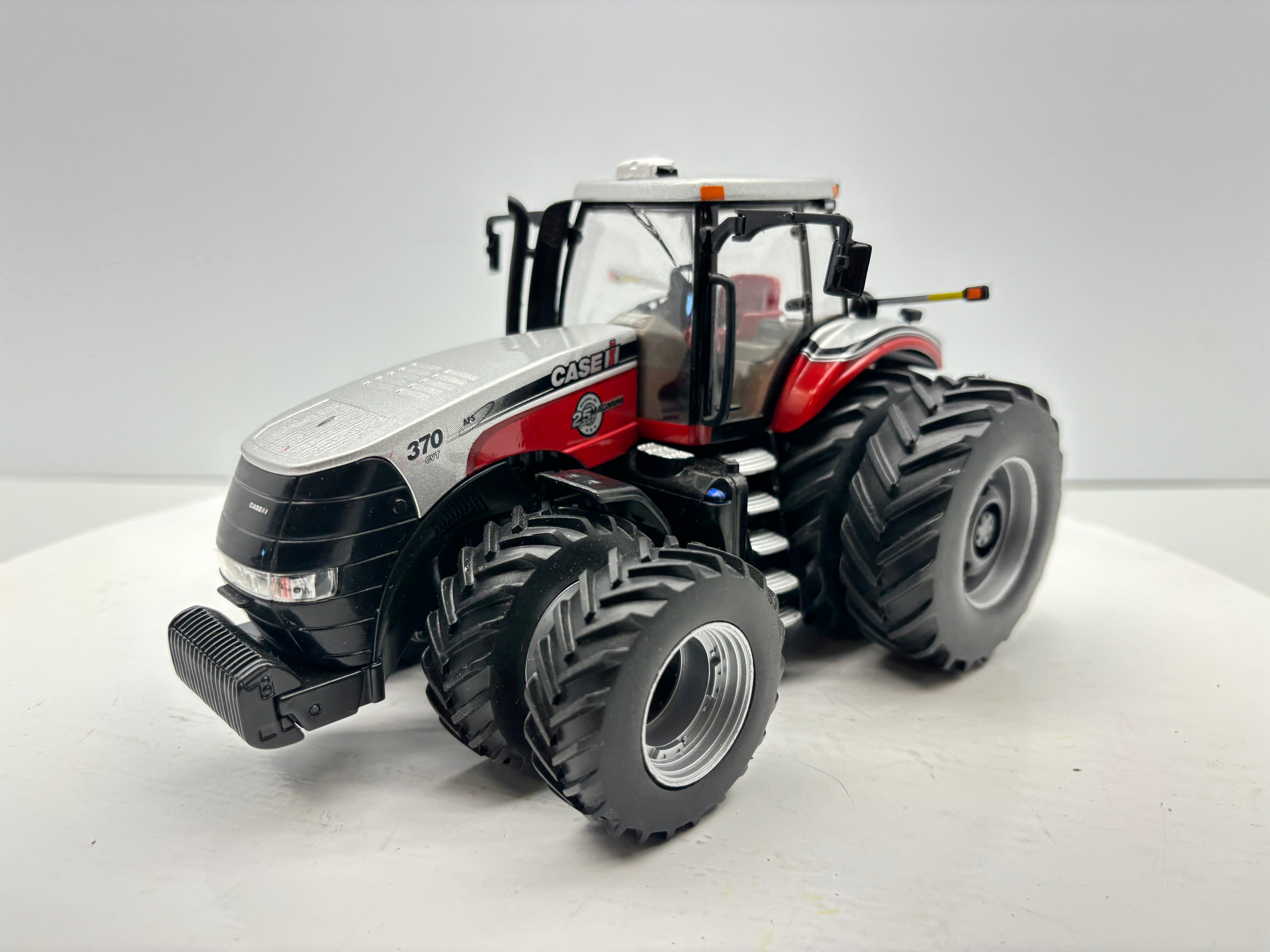 1/32 Case IH Magnum 370 Farm Show