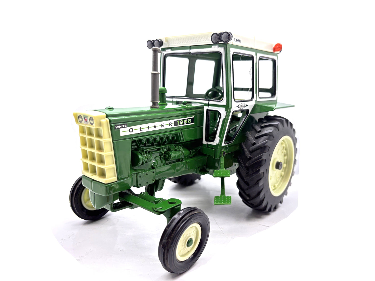1/16 Oliver 1655 with Hiniker Cab