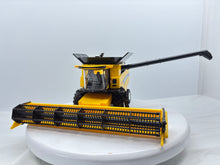 1/32 New Holland CR8.90