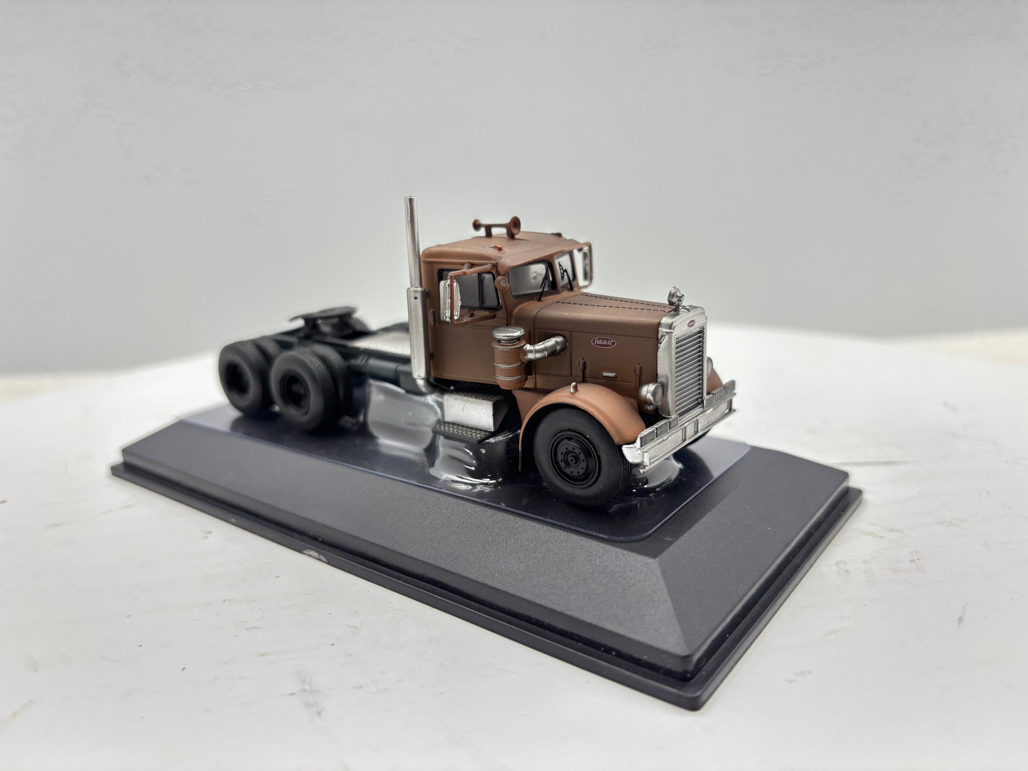 1/64 Peterbilt 281 (1955)