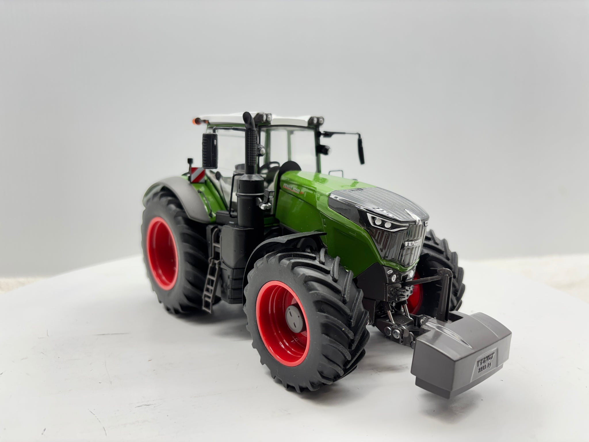 1/32 Fendt 1050 Vario