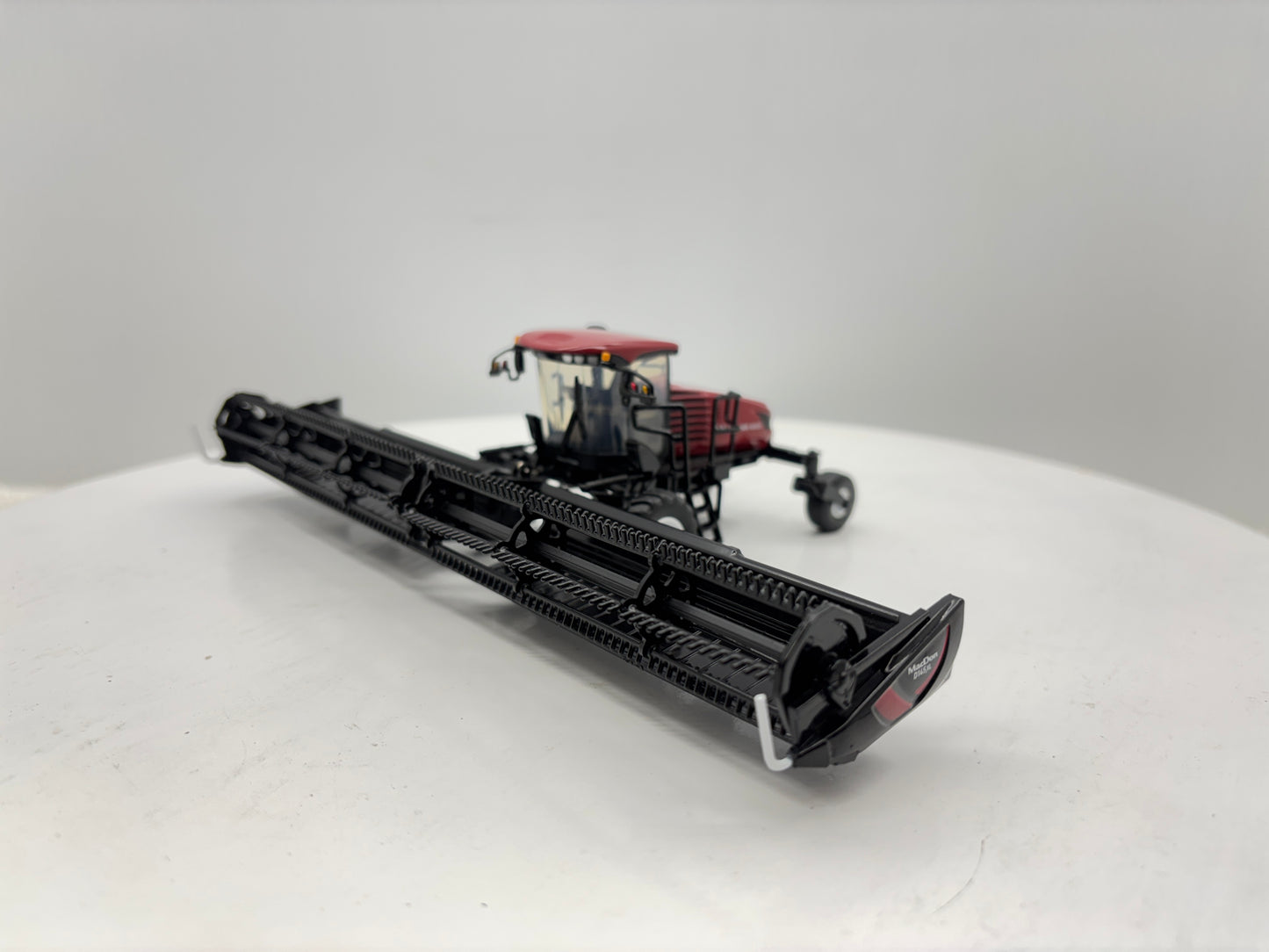 1/64 MacDon M1240