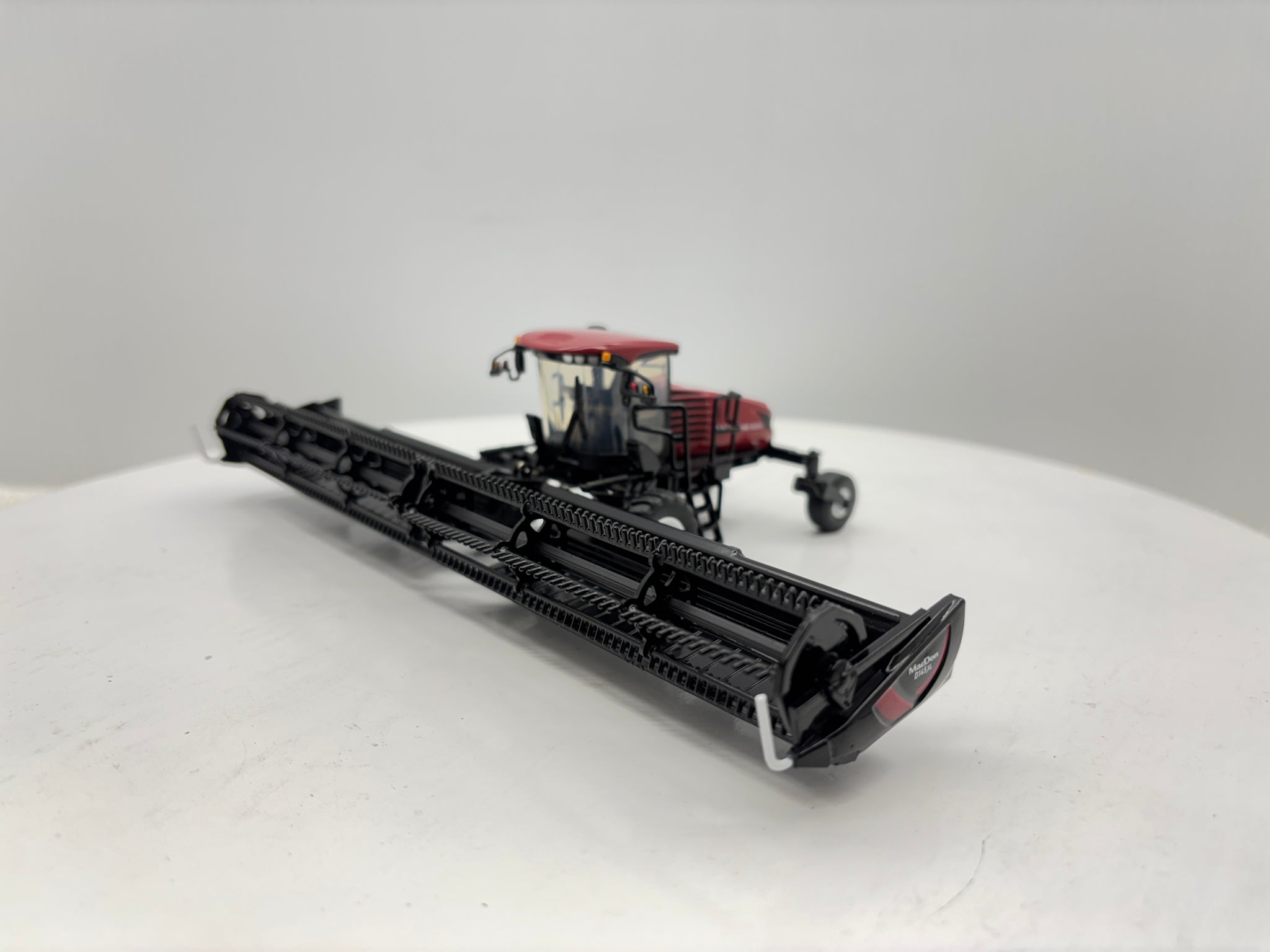 1/64 MacDon M1240