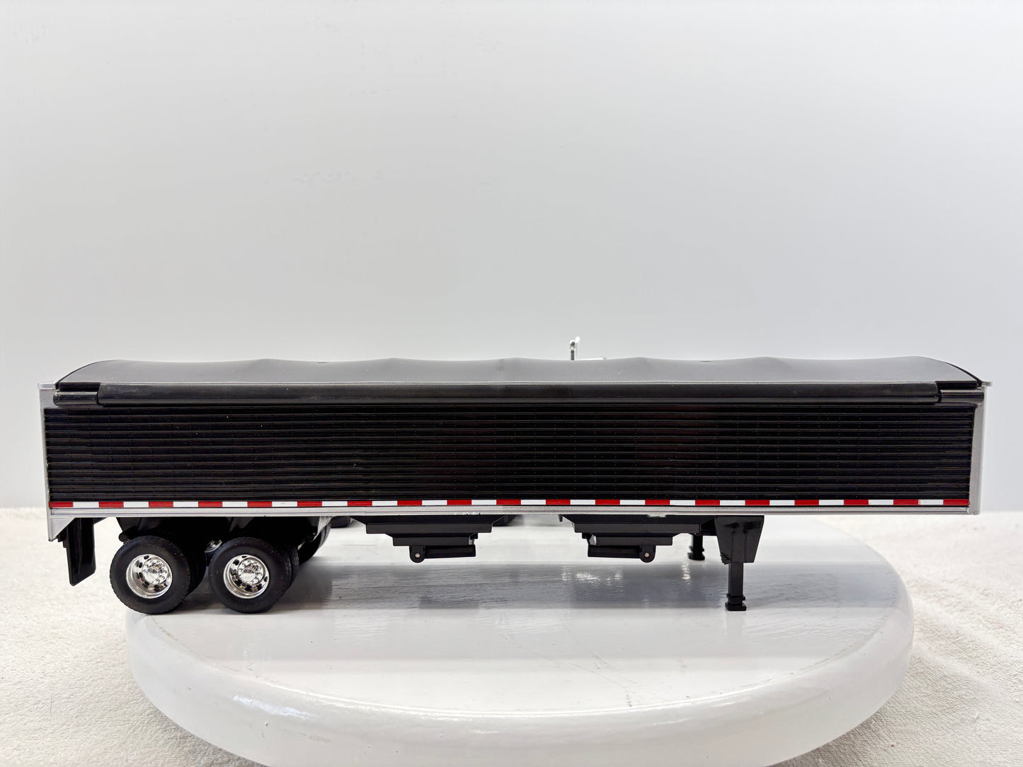 1/32 Freightliner 12250