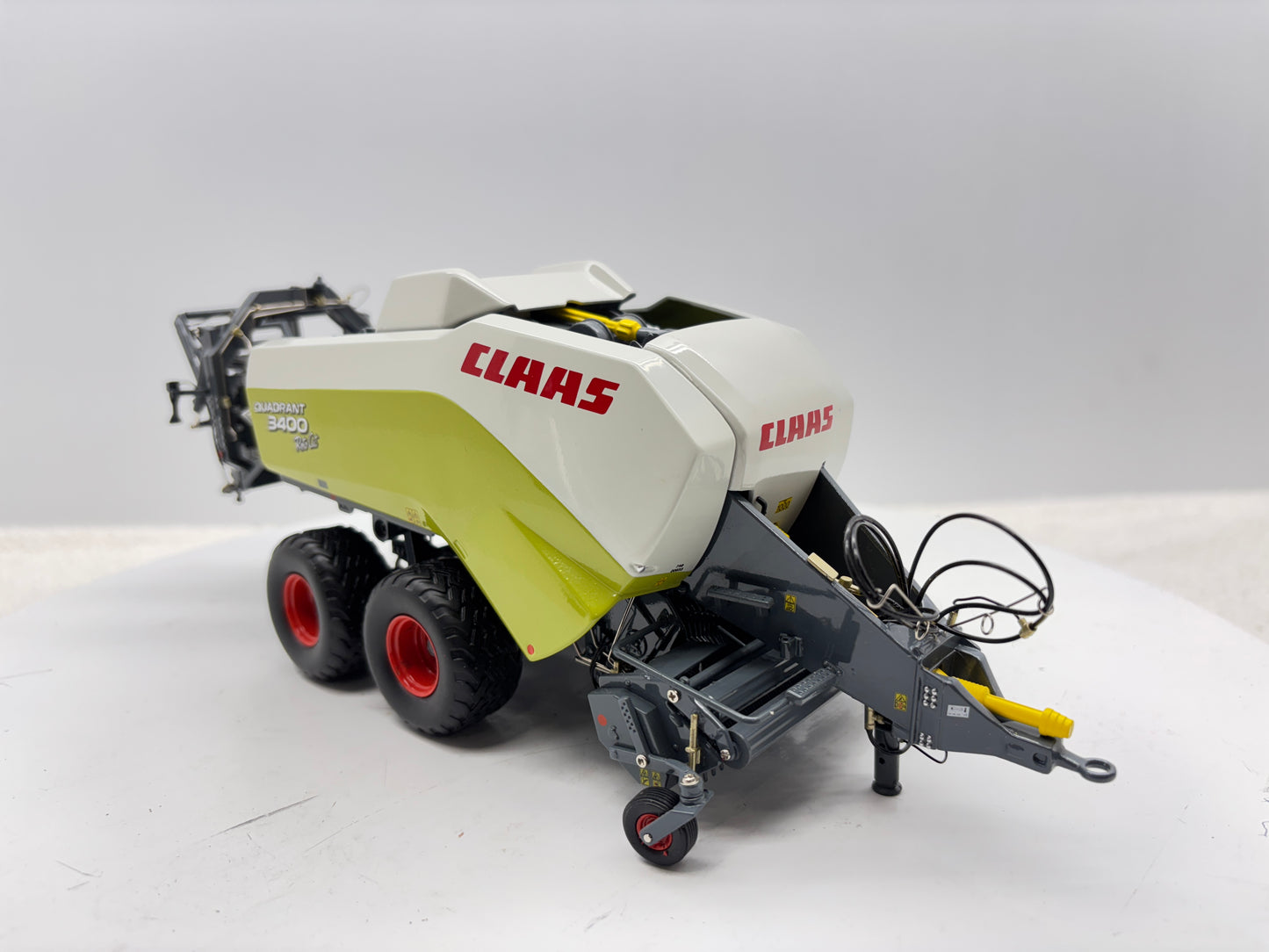 1/32  Claas Quadrant 3400 Roto Cut