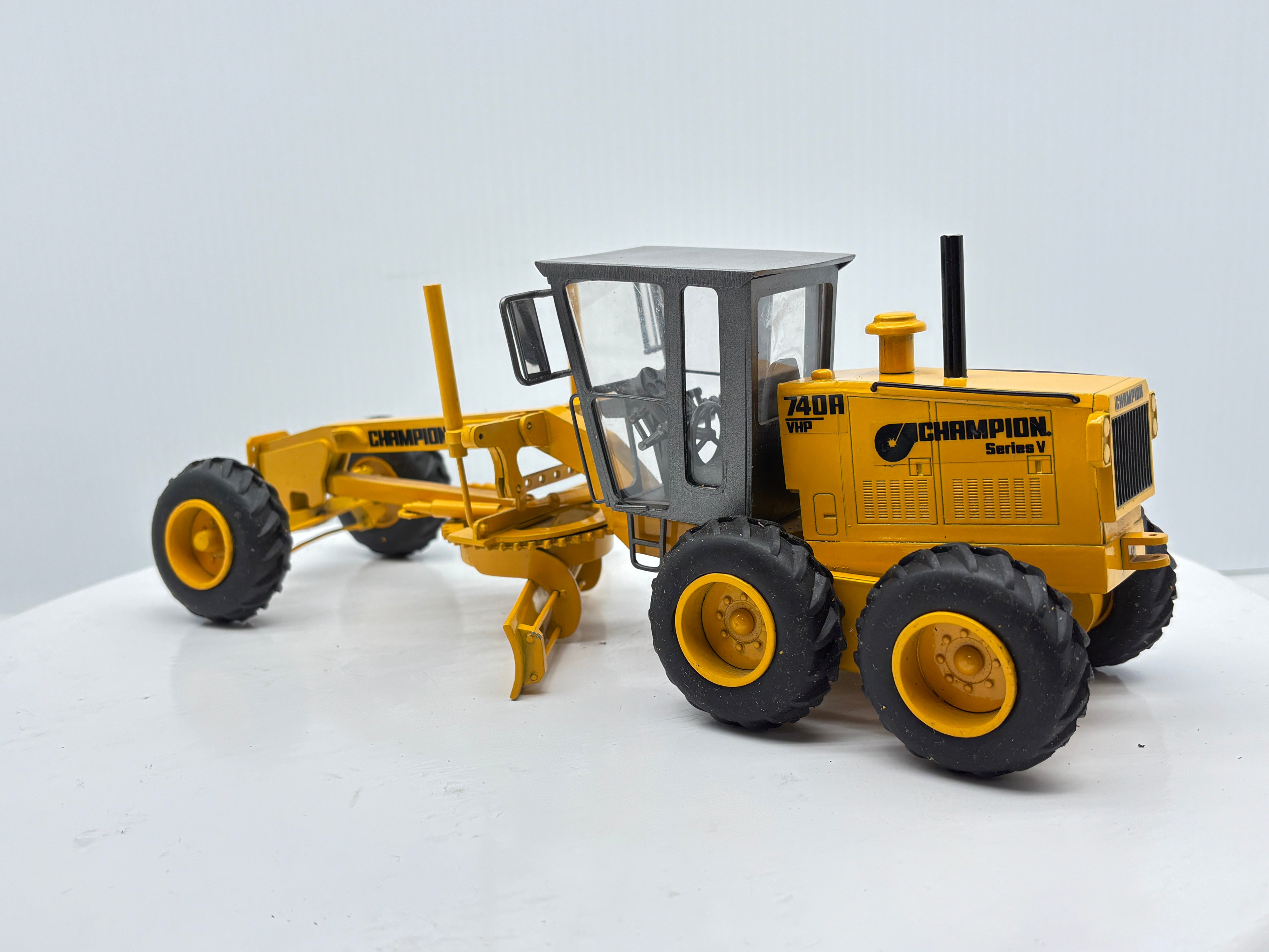 1/32 Champion 740A Series V