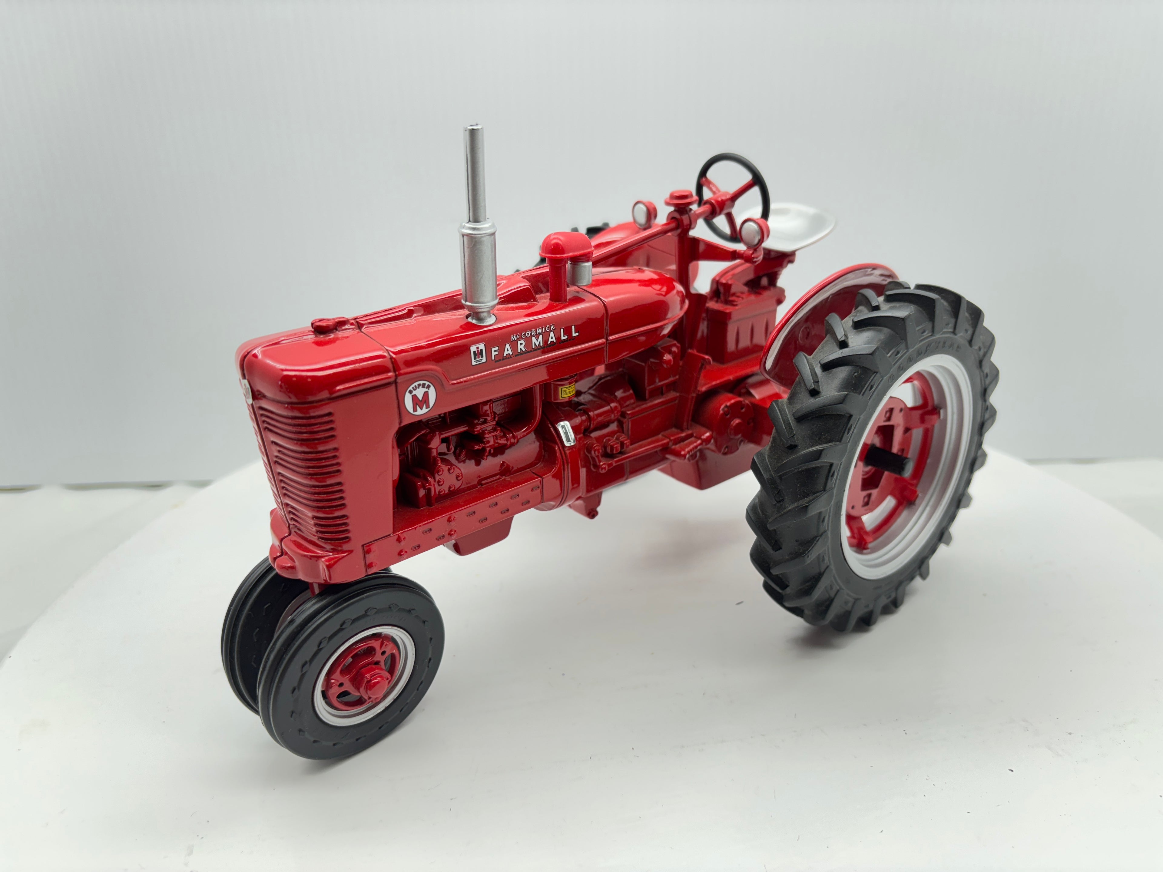 1/16 McCormick Farmall Super M