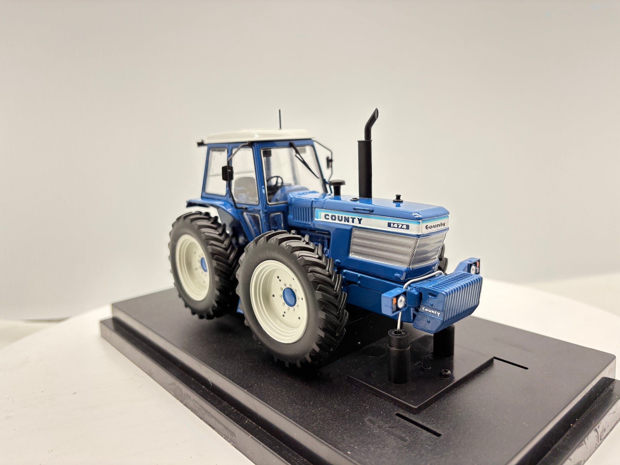 1/32 Ford 1474 County