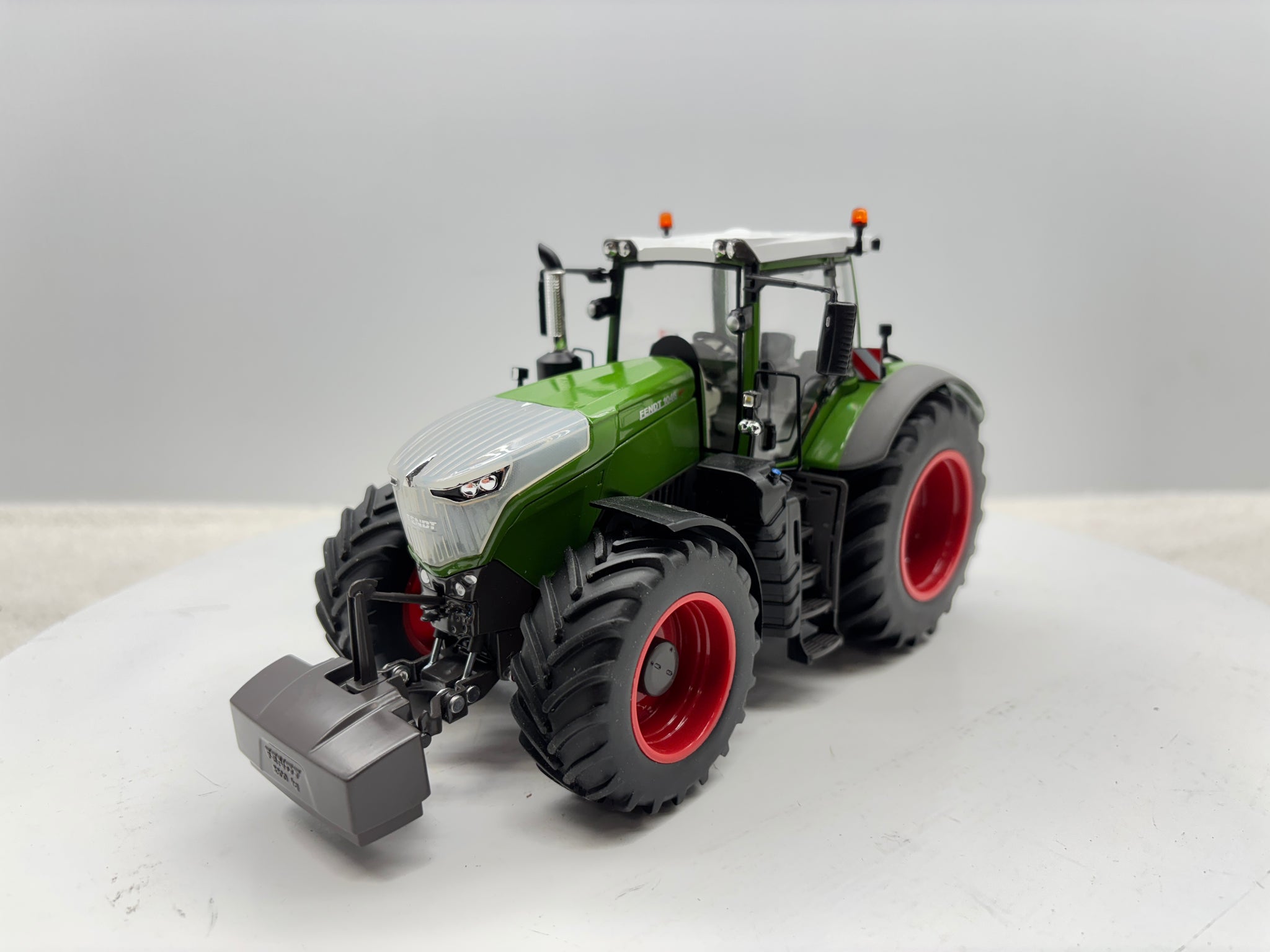 1/32 Fendt 1046 Vario Chrom