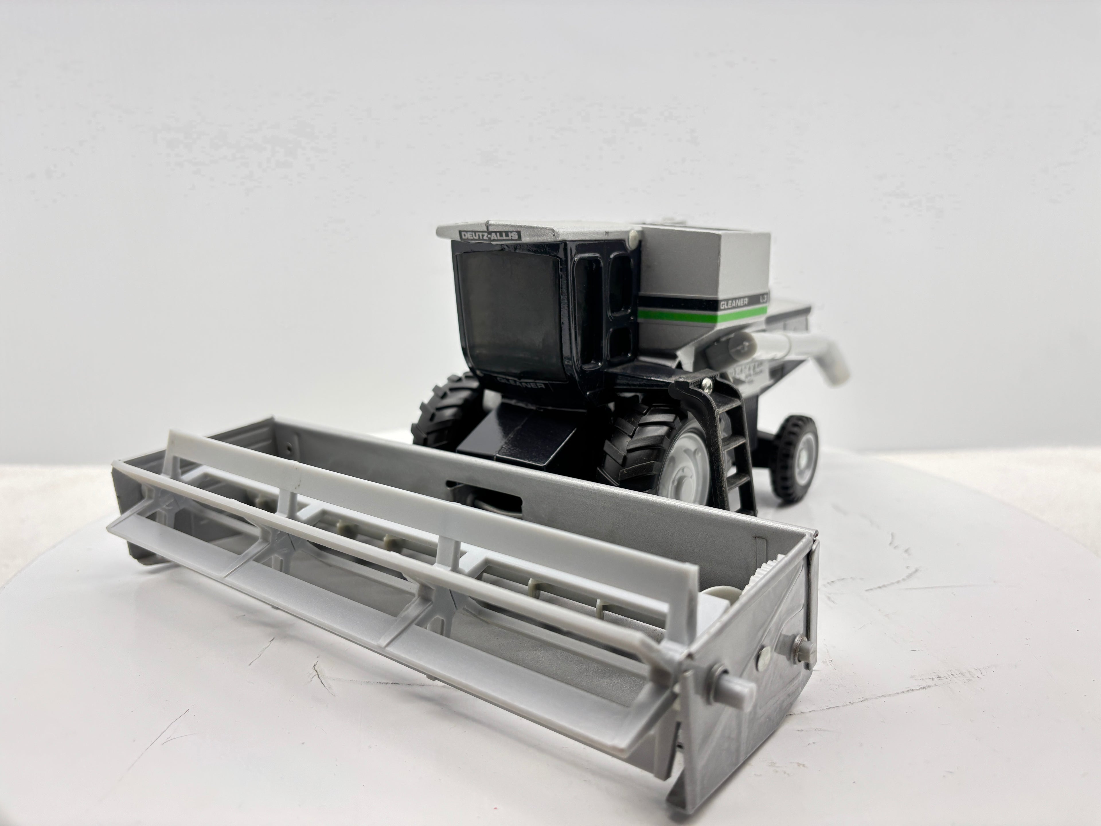 1/32 Deutz-Allis Gleaner L3 Green Stripe