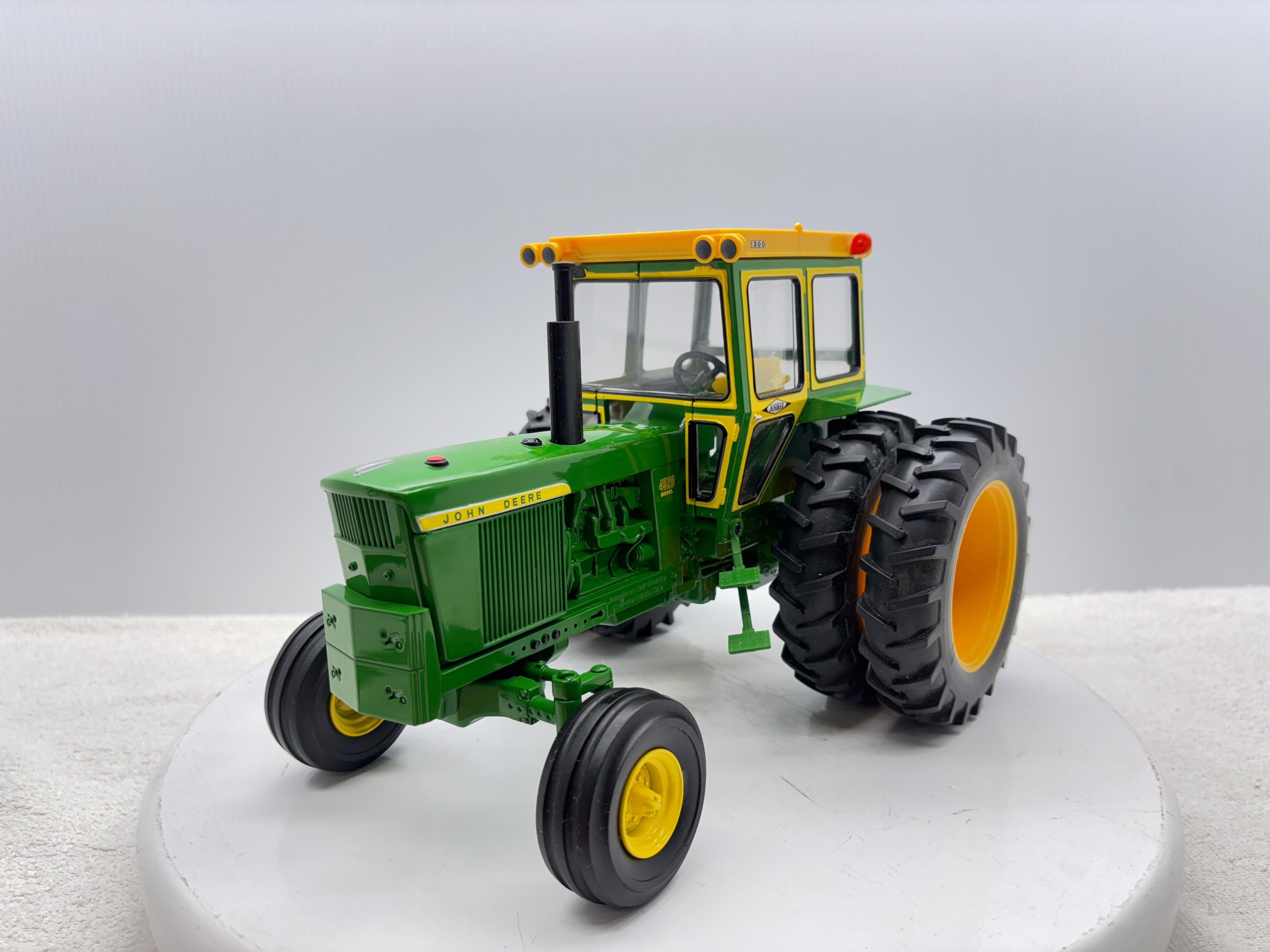 1/16 John Deere 4520 200th