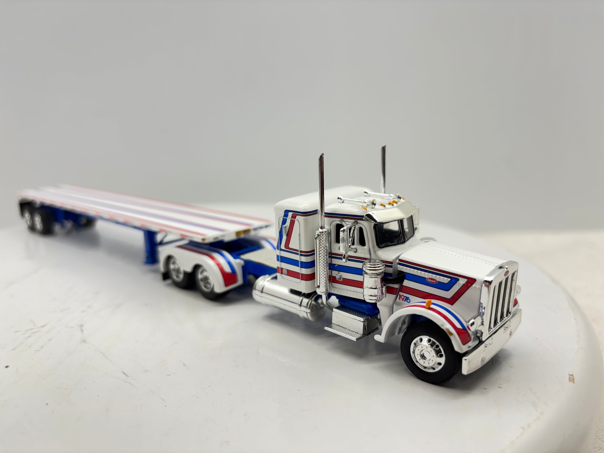 1/64 Peterbilt 359 36'' Flat Top Bicentennial