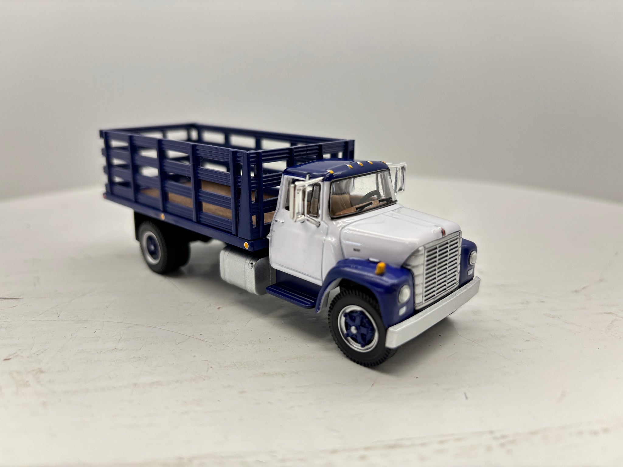 1/64 International Loadster Purple Stake