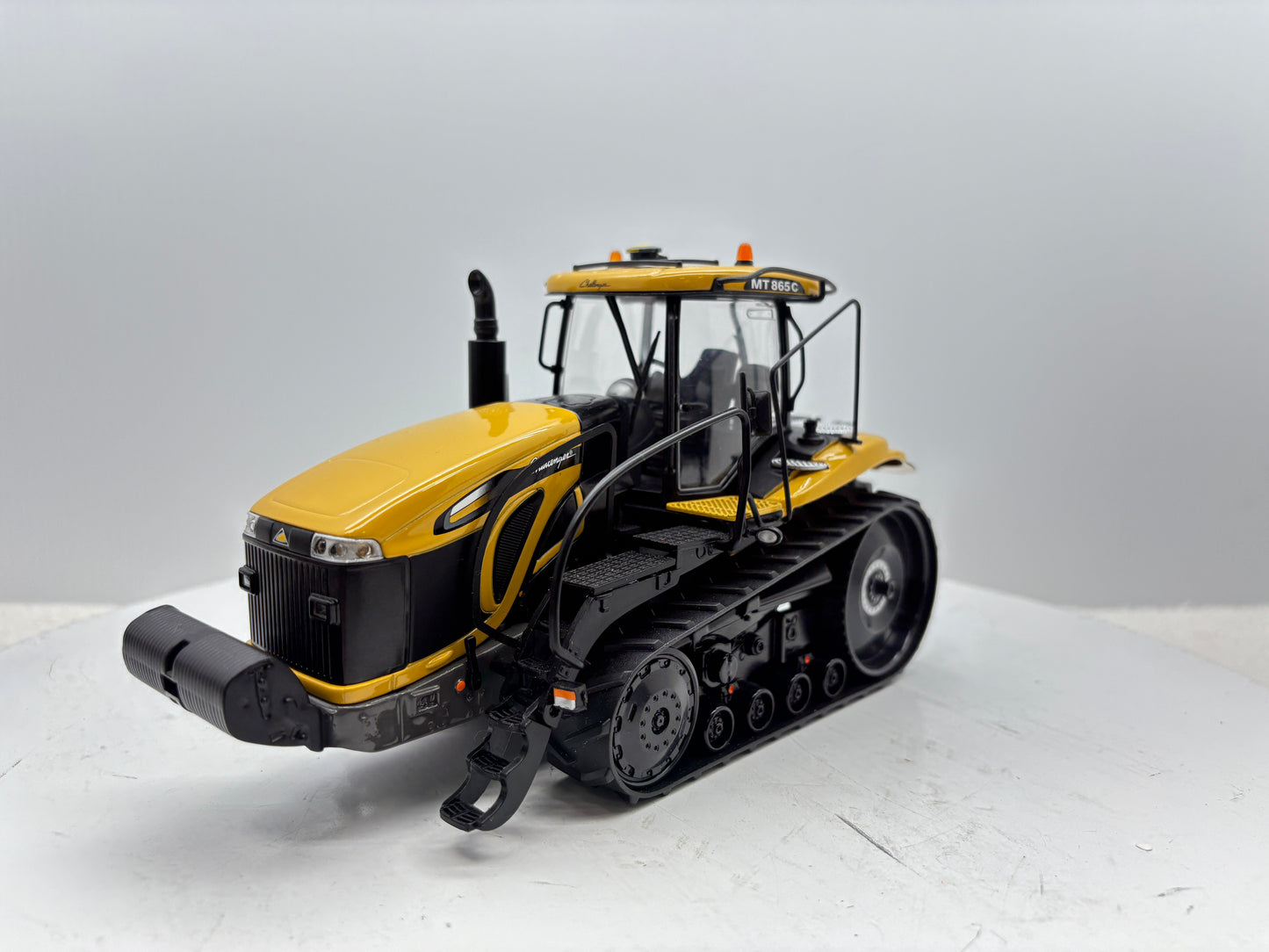 1/32 Challenger MT865C