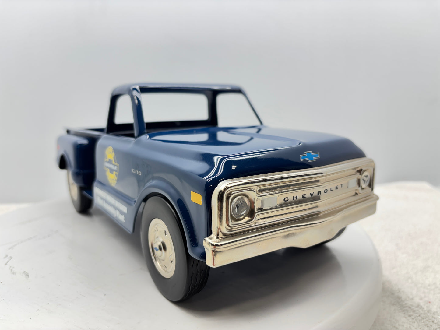 1/18 Chevrolet 1969 C10 Step Side Pick-up