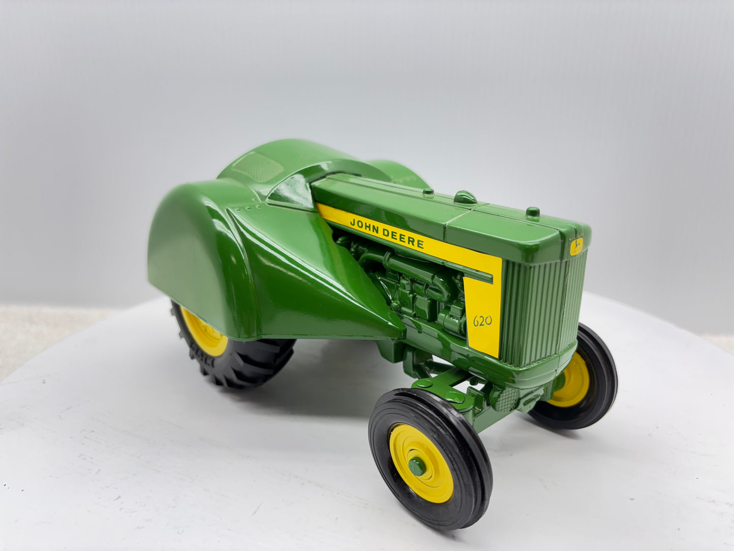 1/16 John Deere 620 Orchard Tractor