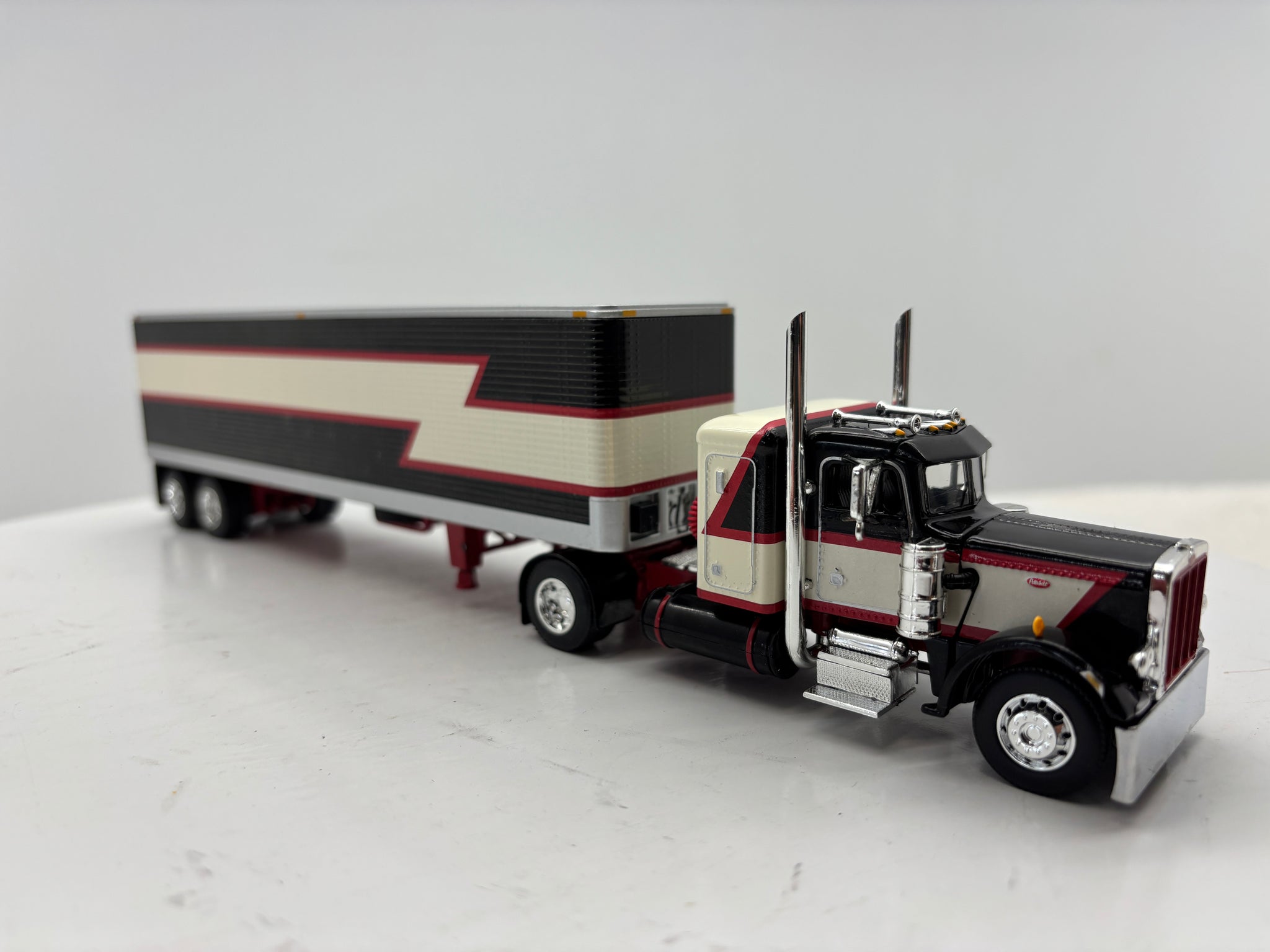 1/64 Peterbilt 359