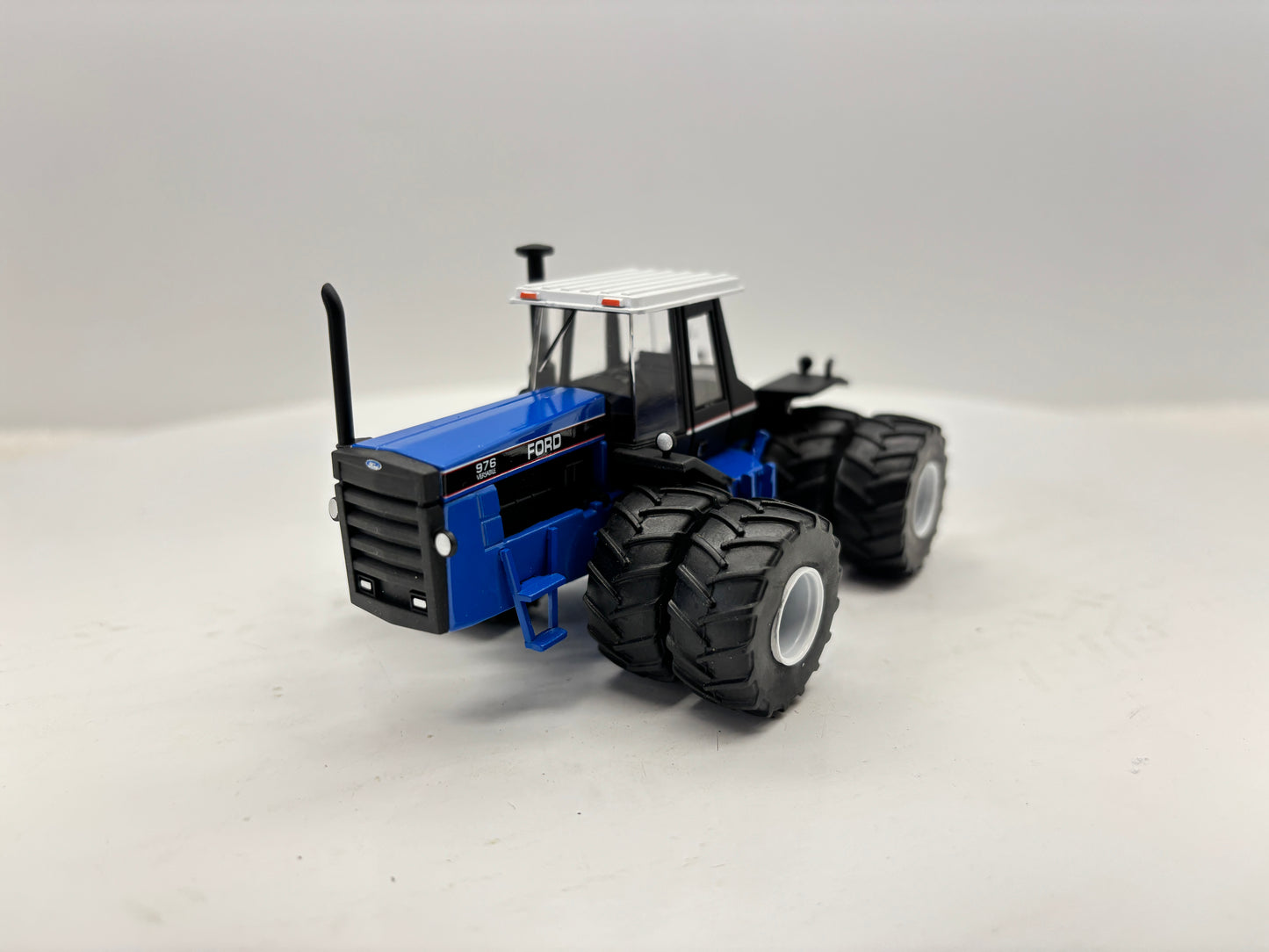 1/64 Ford Versatile 1156