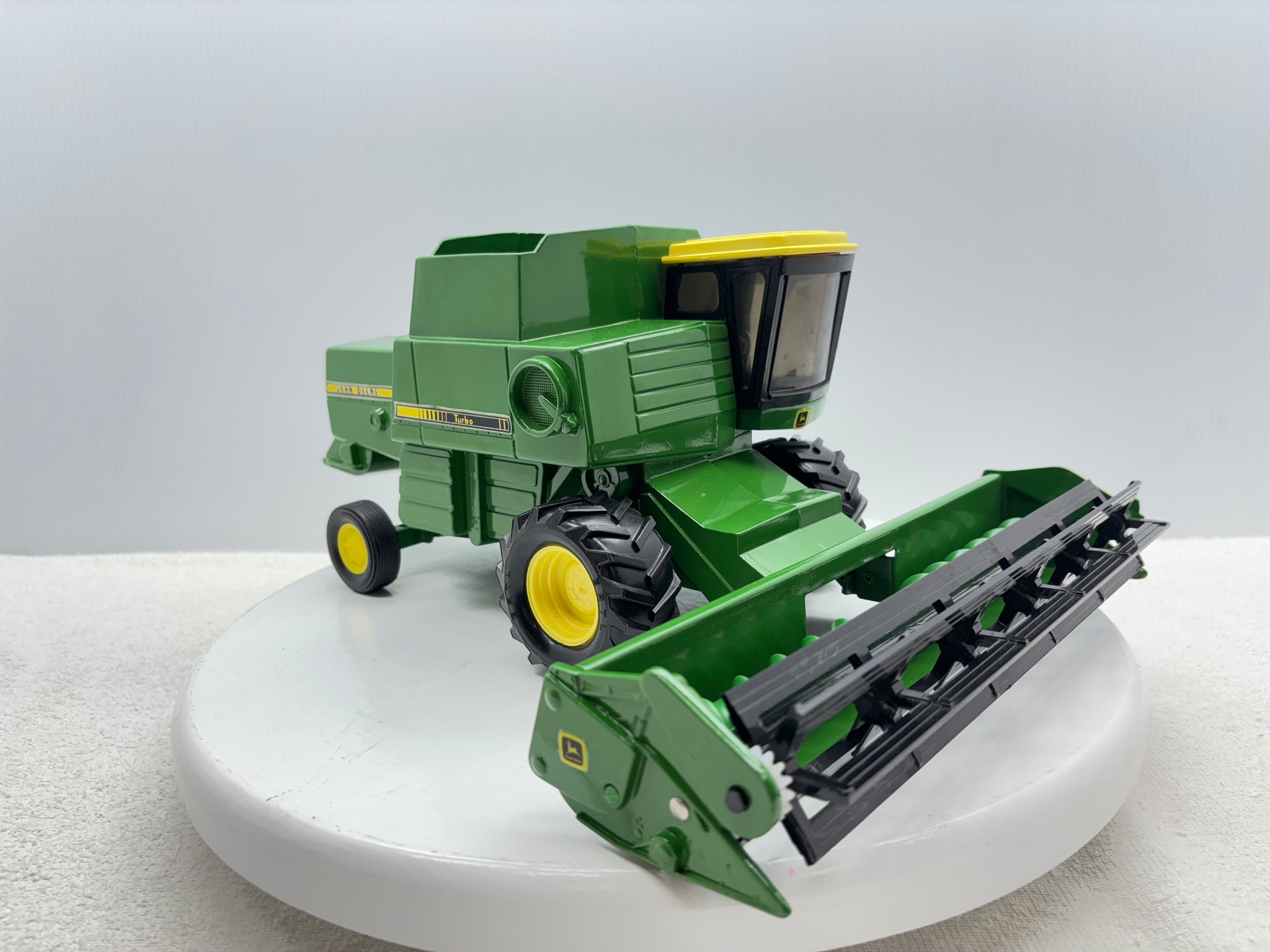 1/28 John Deere Titan