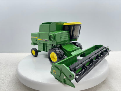 1/28 John Deere Titan