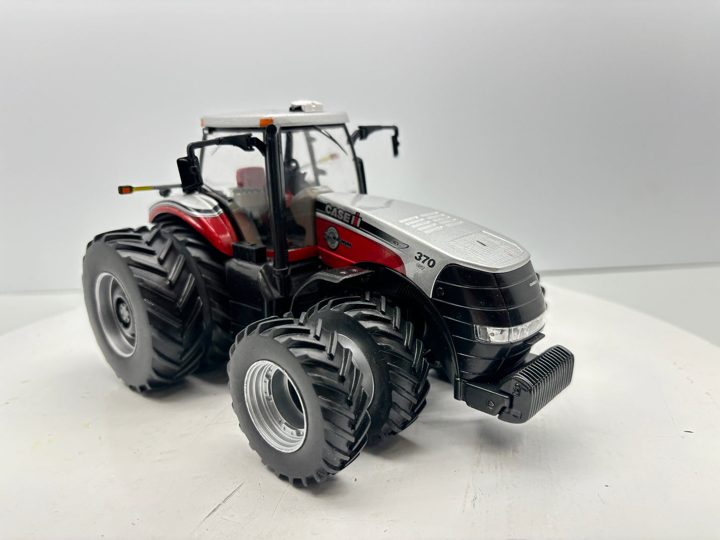 1/32 Case IH Magnum 370 Farm Show
