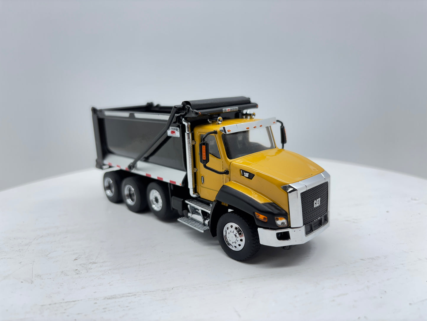 1/50 Caterpillar CT660 SBFA