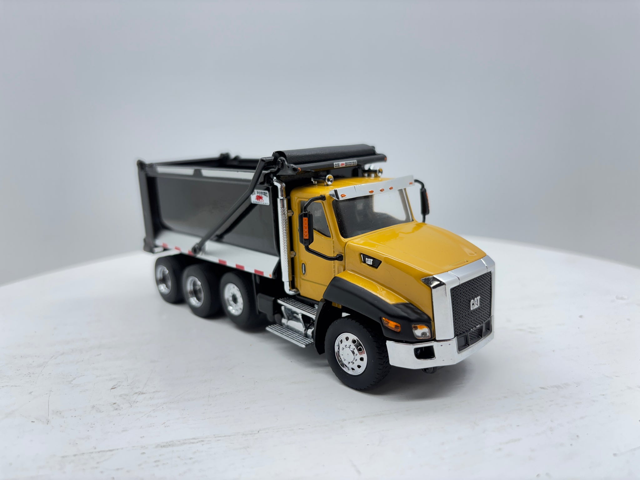 1/50 Caterpillar CT660 SBFA
