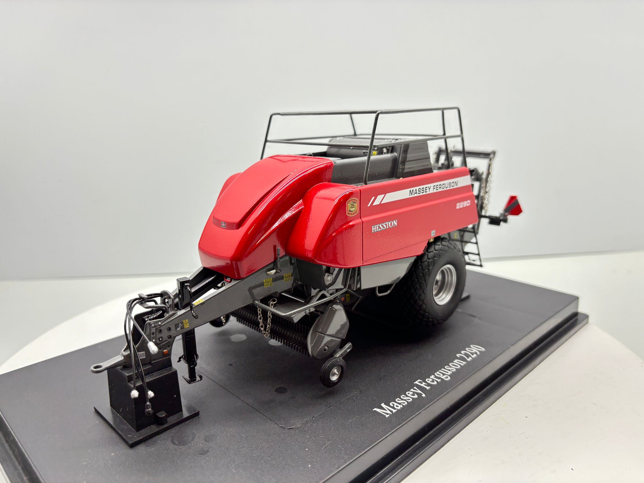 1/32 Massey Ferguson 2290