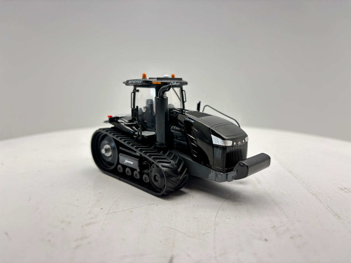 1/64 Challenger MT875E Black