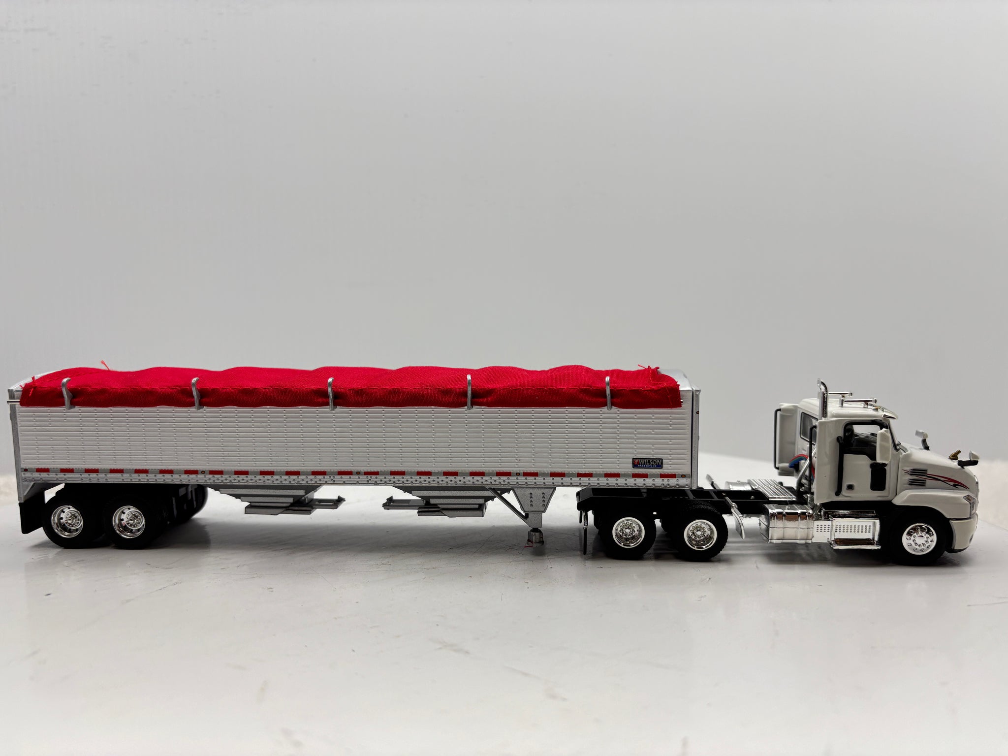 1/64 Mack Anthem White & Red