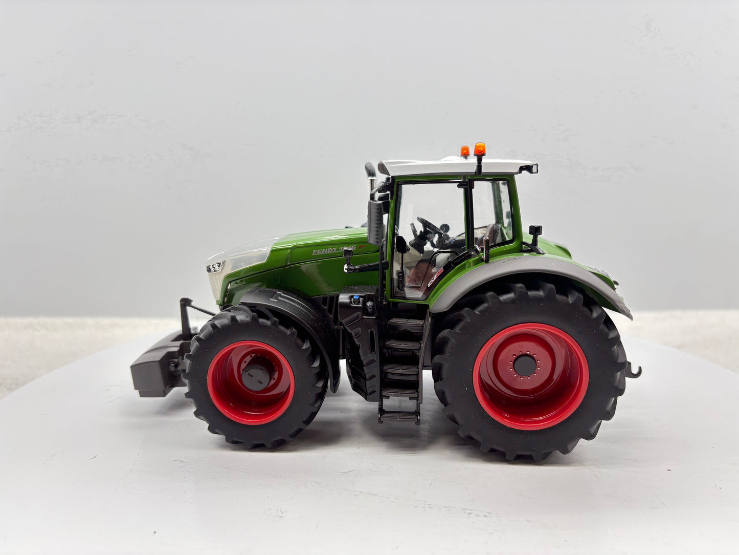 1/32 Fendt 1046 Vario Chrom