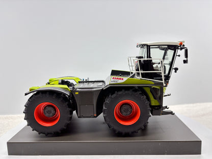 1/32 Claas Xerion 4000 Saddle Trac