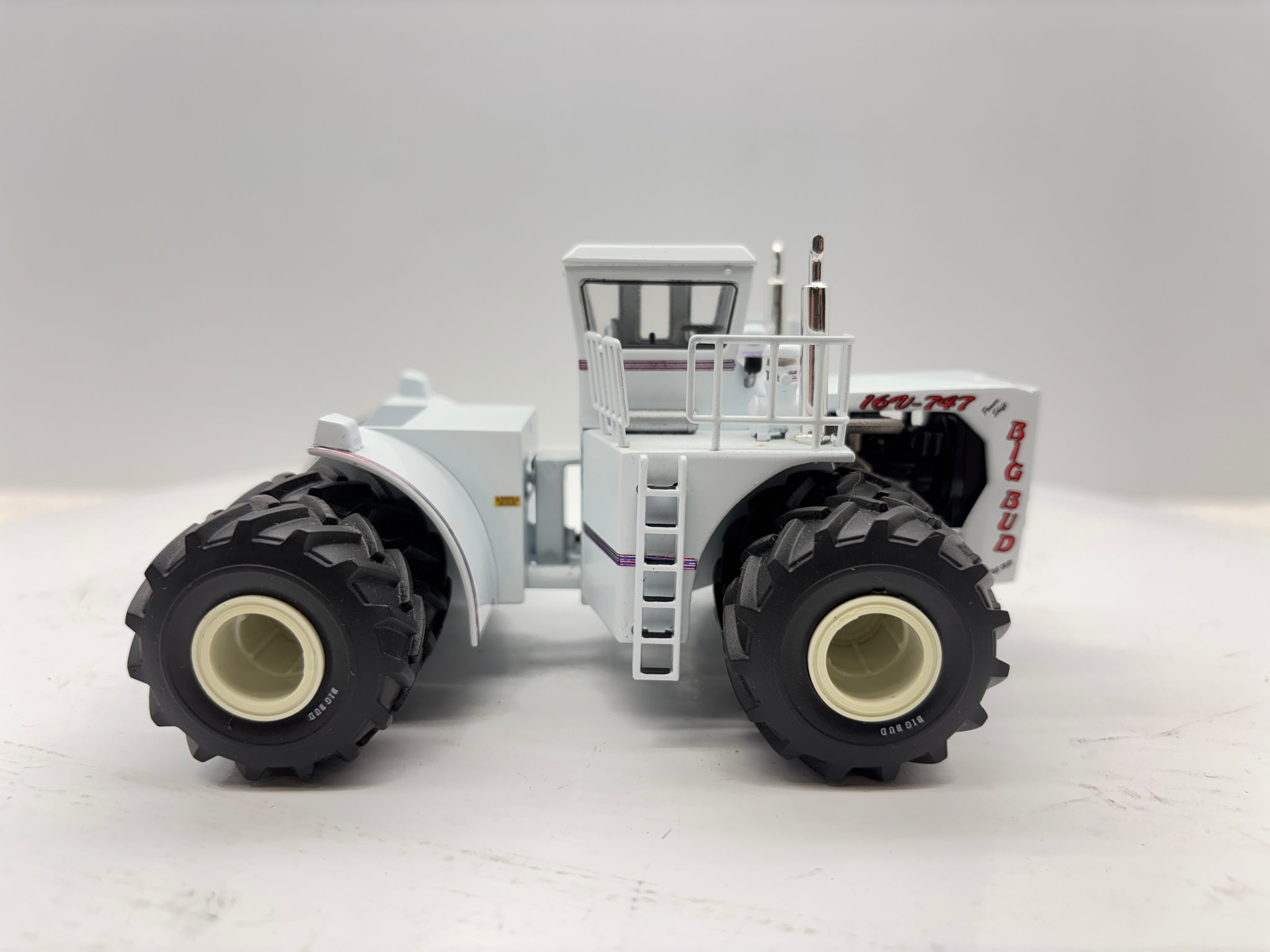 1/64 Big Bud 16V-747 900HP
