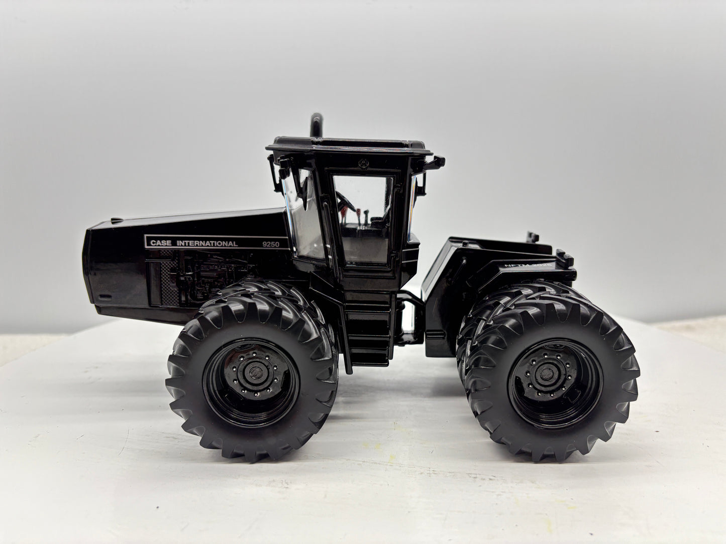1/32 Case IH 9250 NFTM Black Chaser