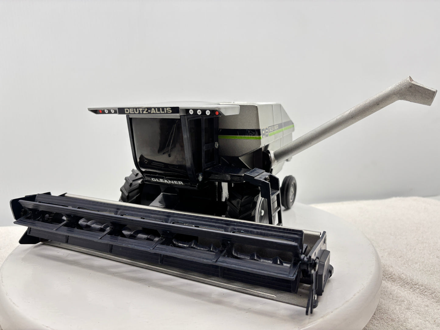 1/24 Deutz-Allis Gleaner R6 Green Stripe