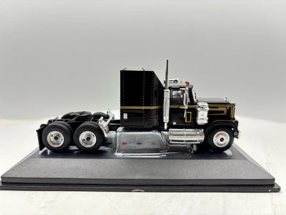 1/64 GMC General Black-Gold