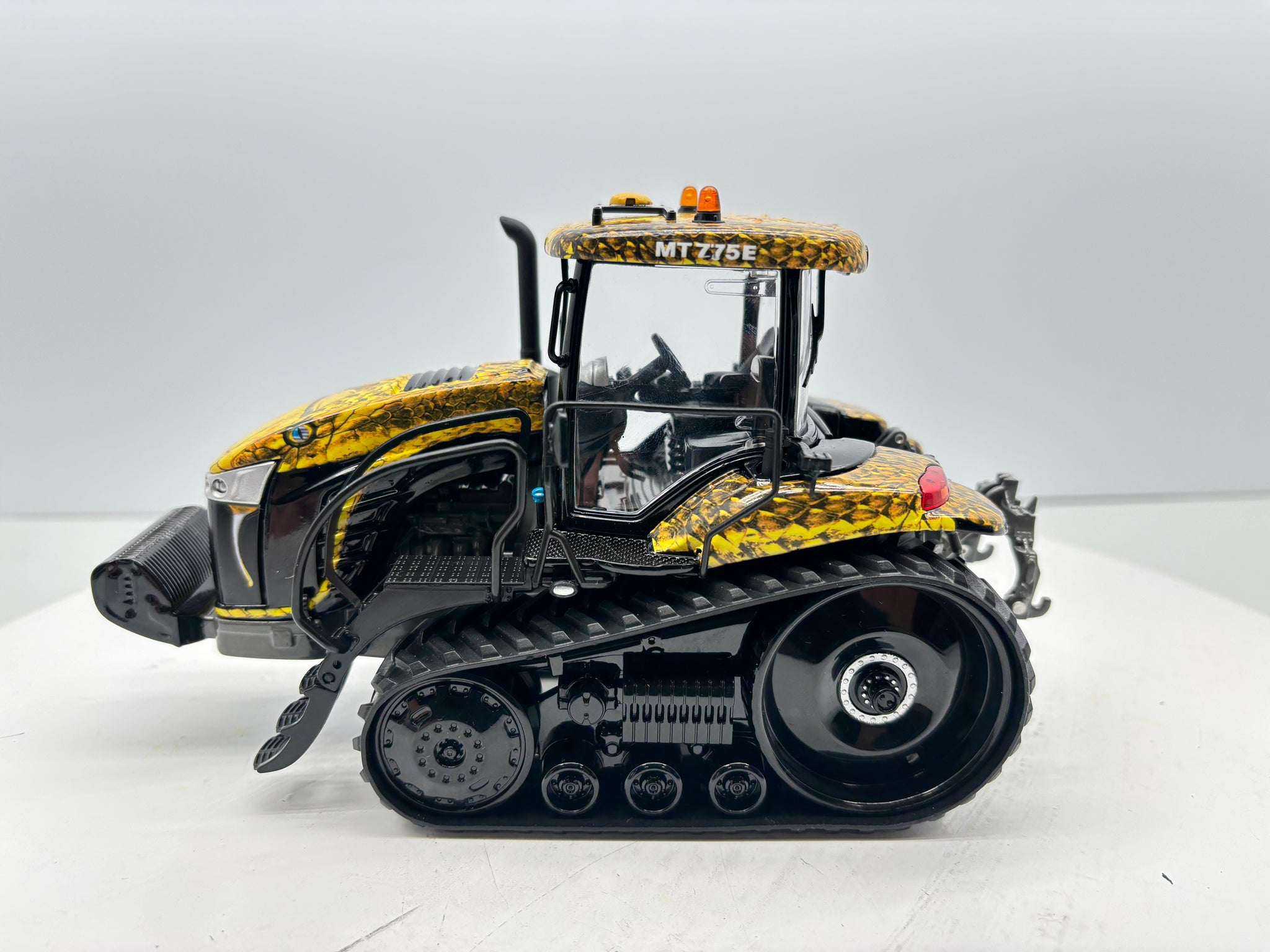 1/32 Challenger MT775E Field Viper