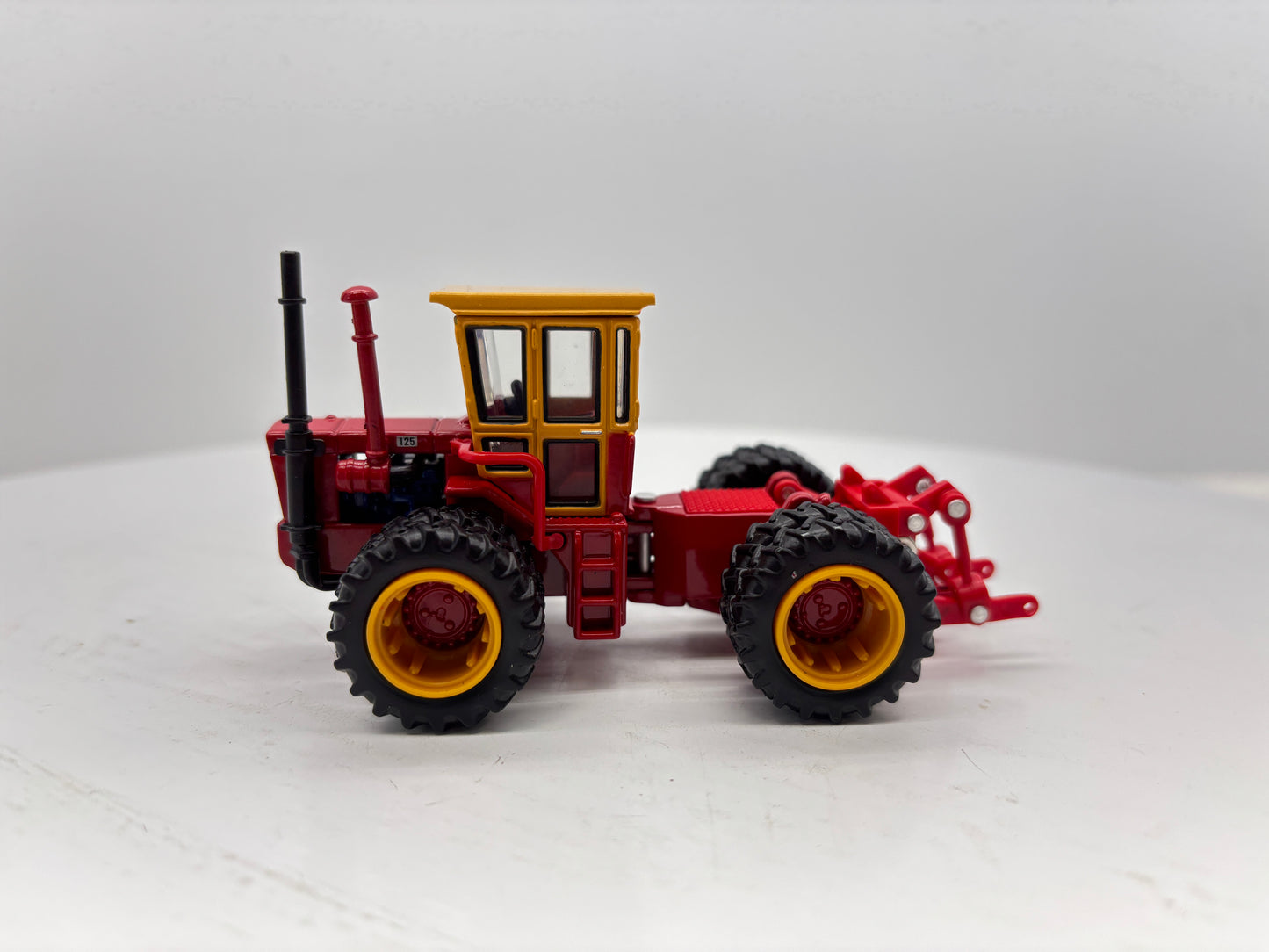 1/64 Versatile 125 Prestige