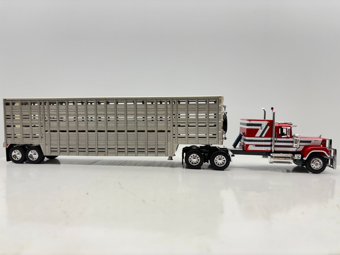 1/64 Mack Super-Liner Midroof