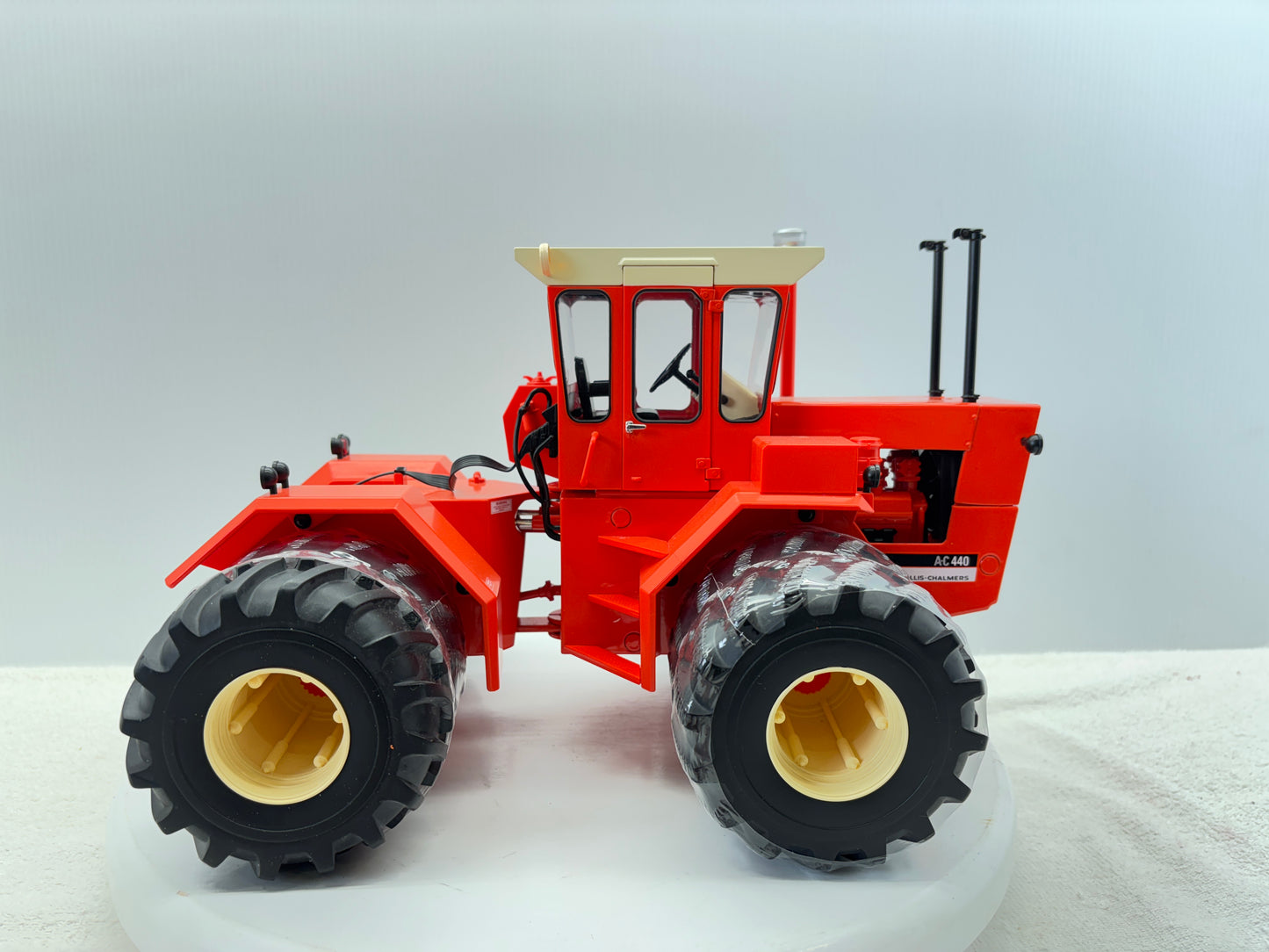 1/16 Allis-Chalmers 440 Prestige