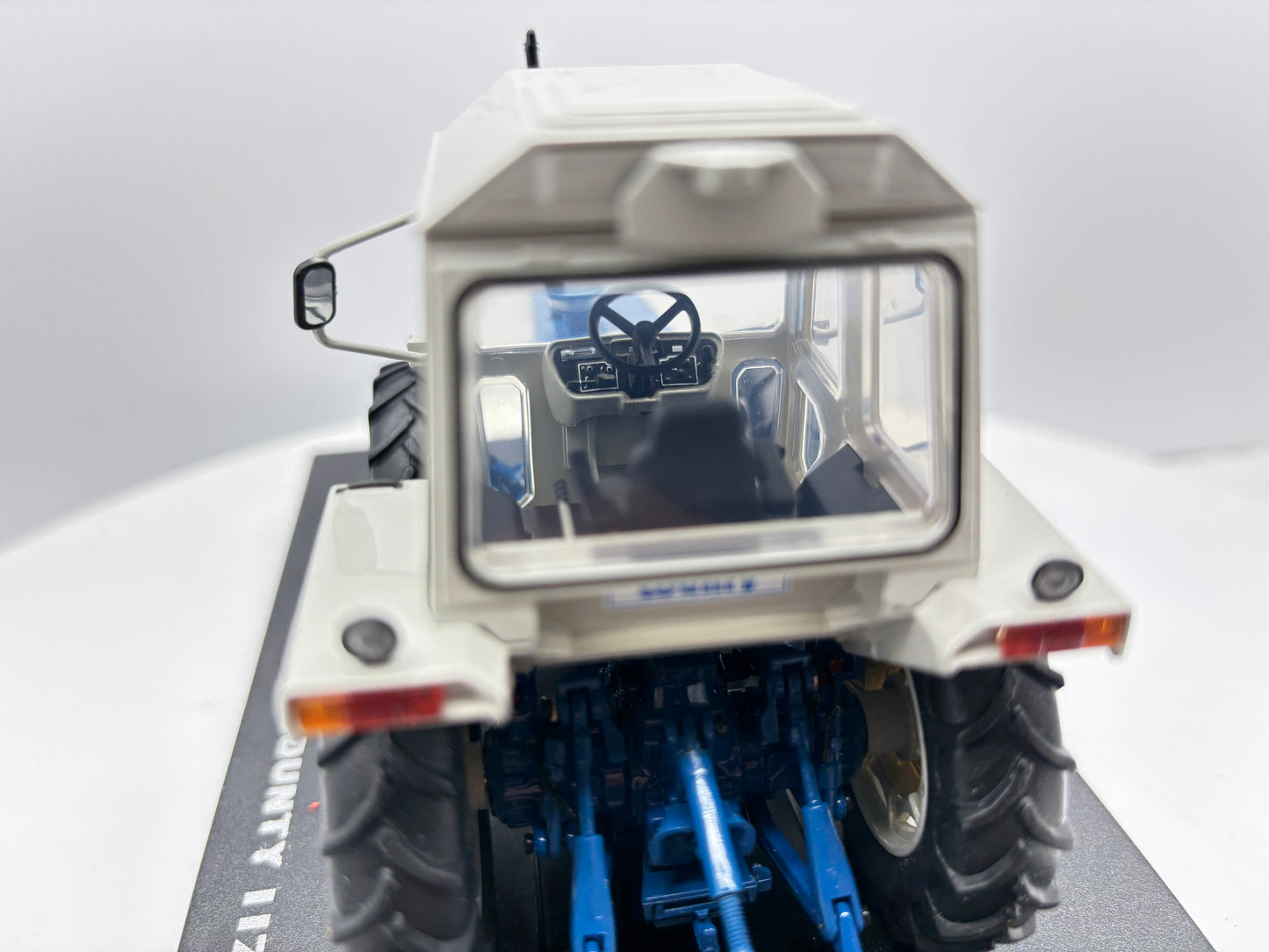 1/32 Ford 1174 County