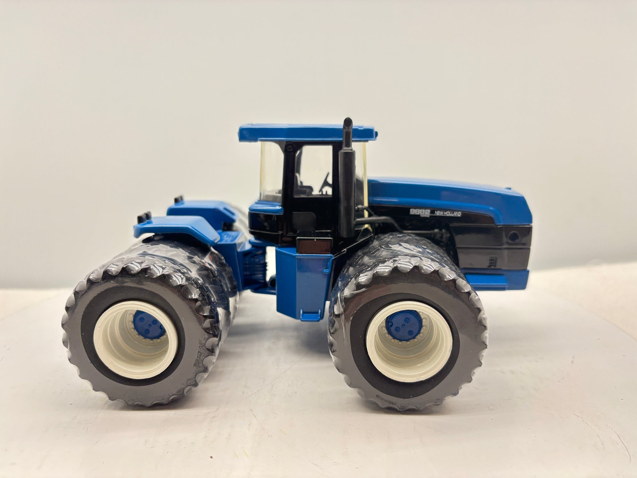 1/32 New Holland 9882 Collectors Edition