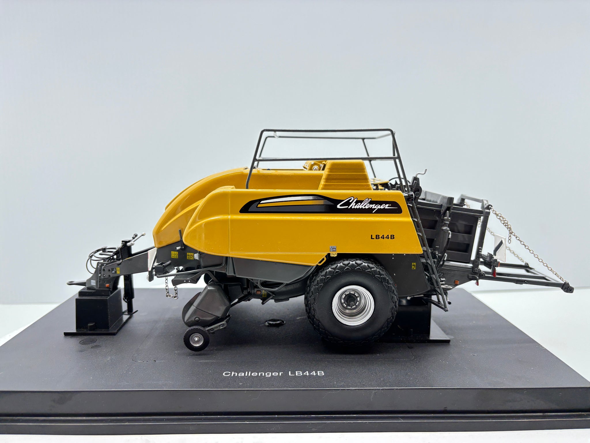 1/32 Challenger LB448
