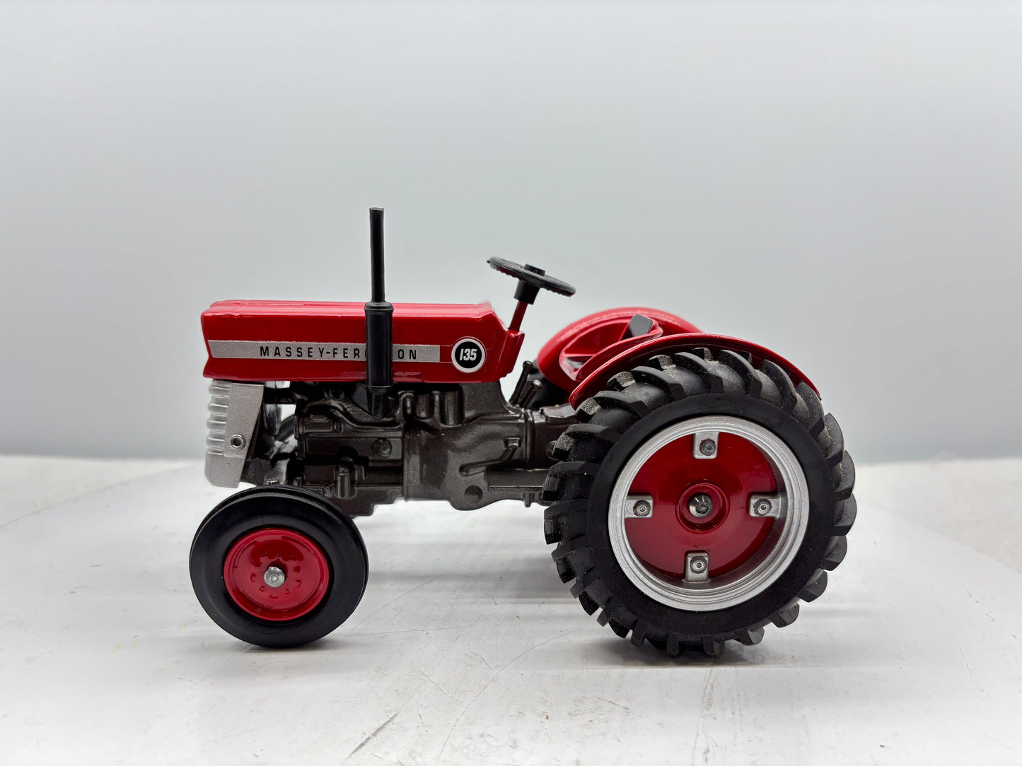 1/16 Massey Ferguson 135 National Farm Machinery Show