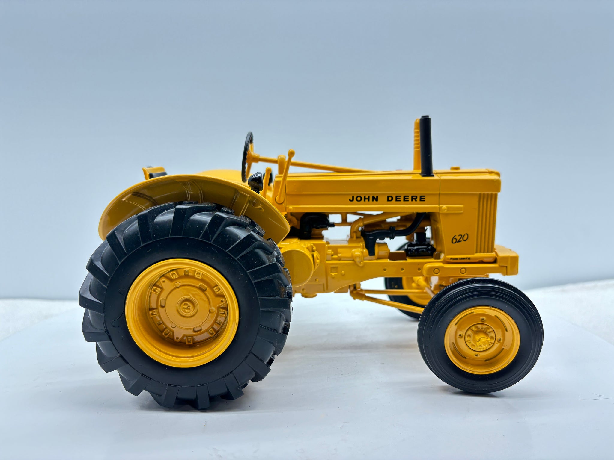 1/16 John Deere 620 Industrial